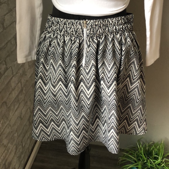 Chevron grey/back VANITY skirt size L - Picture 5 of 11